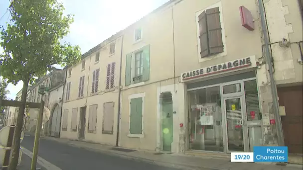 Le maire d'Aigre se bat pour conserver la banque dans sa petite commune en Charente