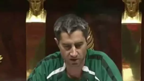 François Ruffin écope d’une amende de 1 378 euros pour avoir porté un maillot de foot à l’Assemblée