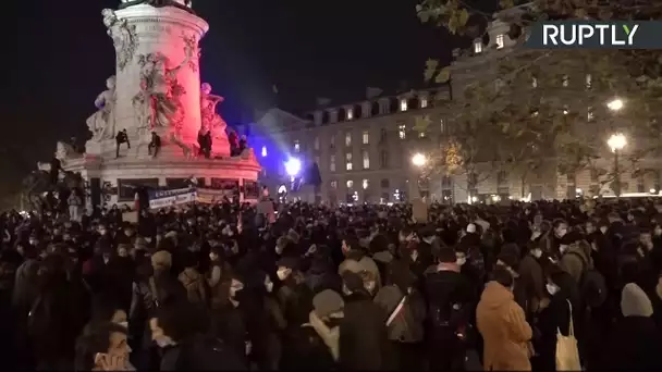 Paris : des migrants et des militants toujours mobilisés place de la République