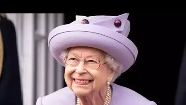 L'hommage de 32 000 £ de la reine aux corgis et à la fête du conseil géant exaspère les contribuable