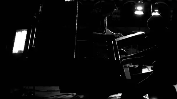 Maurice Renard : 'Là , le grand piano à queue dort son sommeil d&#039;eau noire'