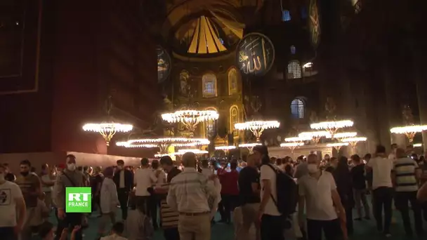 Istanbul : Des symboles chrétiens recouverts alors que des musulmans prient à Sainte-Sophie