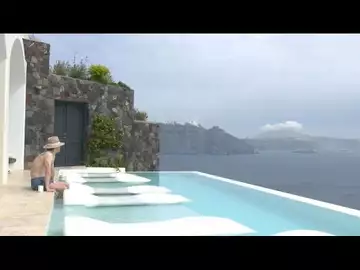 L'île de Santorin démarre fort sa saison touristique, épargnée par les événements internationaux