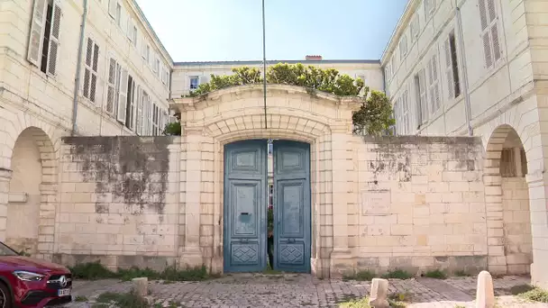 Un ancien hôtel particulier transformé en auberge de jeunesse haut de gamme à La Rochelle