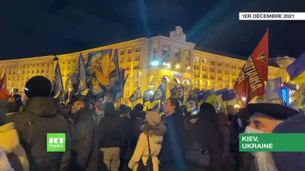 «A bas Zelensky !» : à Kiev, des manifestants demandent la démission du président