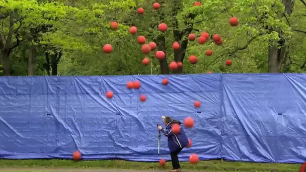 Attaque de ballons rouge- canular