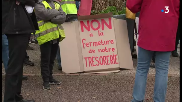 A Saint-Pourçain-sur-Sioule (Allier), usagers et agents refusent la fermeture de la trésorerie