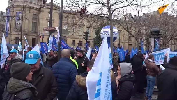 La grève générale prévue pour le 10 décembre se déroule actuellement à Paris