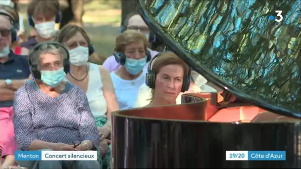 Un concert avec des casques en wifi au 71e festival de musique de Menton