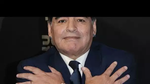 Diego Maradona  Des agents funéraires ont osé un selfie choquant avec le cercueil