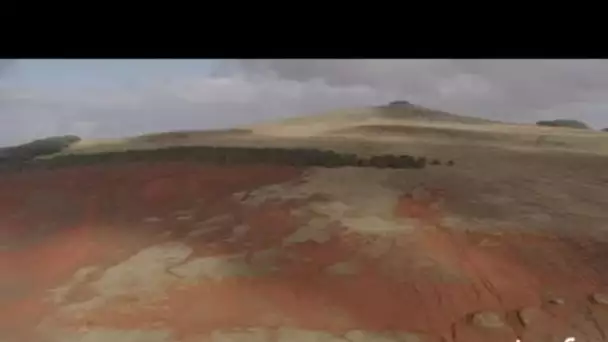 Chili, Île de Pâques : moaï au pied du volcan Rano Raraku