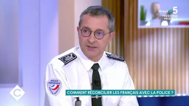 60% des français ont confiance en la police - C à Vous - 02/12/2020