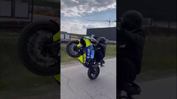 Yamaha R7 Wheeling 😍 #moto #yamaha