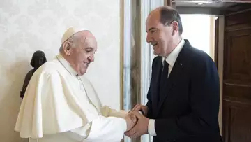 Jean Castex en visite chez le Pape : sa femme montre un sac hors de prix !