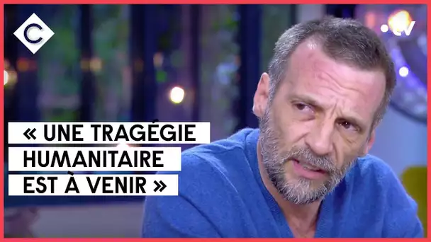 Réfugiés ukrainiens : le témoignage de Mathieu Kassovitz - C à vous - 17/03/2022