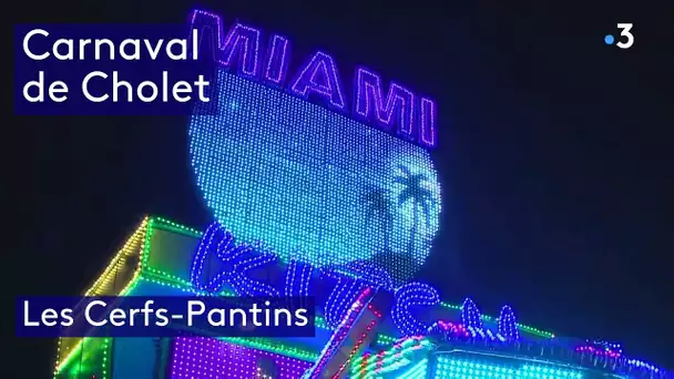 Carnaval de nuit de Cholet 2024 - ambiance Miami Beach avec Les Cerfs-Pantins