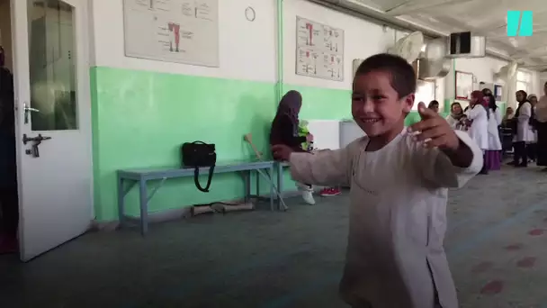 Ce petit garçon danse pour célébrer sa nouvelle prothèse