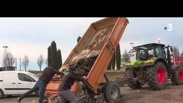 Nîmes : les agriculteurs dénoncent la hausse des prix du carburants et matières premières premières