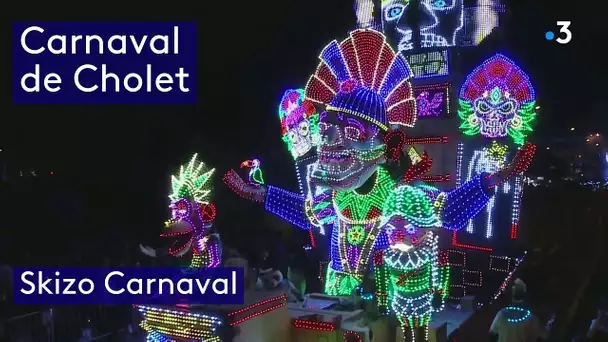 Carnaval de nuit de Cholet 2024 - Les Mayas débarquent sur le char des Skizo carnaval