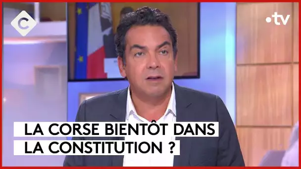 Corse : Emmanuel Macron propose une “autonomie” - L’Édito - C à vous - 28/09/2023