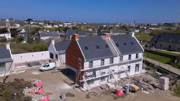 Le projet colossal d'un couple sur une île isolée