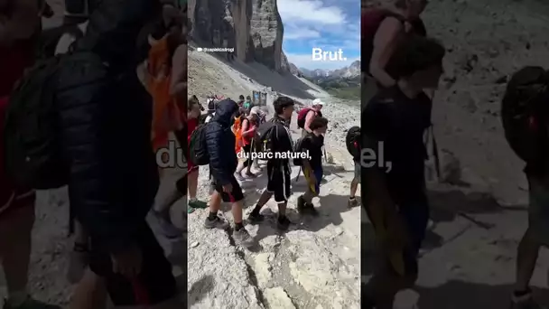 En Italie, des locaux installent des tourniquets payants pour protester contre le surtourisme.