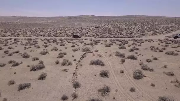Un séisme provoque une fissure dans un désert de Californie aux États-Unis