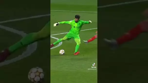 🤯 Le dribble fou d'Alisson !