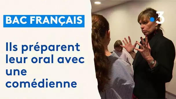 Des lycéens d'Angers préparent leur oral de français avec la comédienne Anne Le Guernec