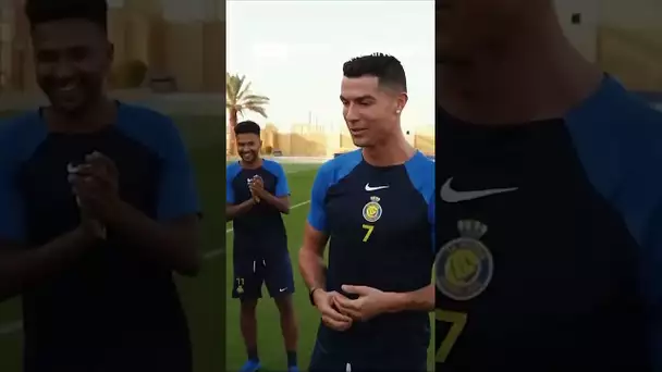 🎂 Cristiano Ronaldo honoré par Sadio Mané et ses coéquipiers d'Al Nassr pour son record ! #Shorts