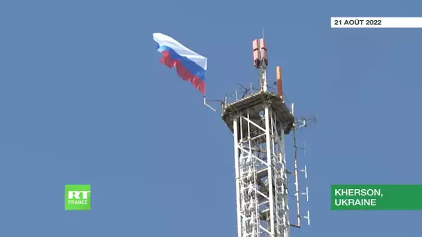 Journée du drapeau: un drapeau russe flotte sur une tour de télévision à Kherson