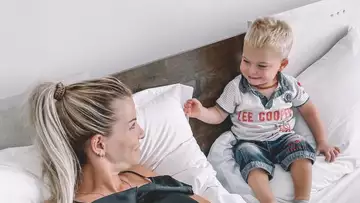 Jessica Thivenin (Les Marseillais) pose avec son fils sur Instagram, un détail choque les internautes
