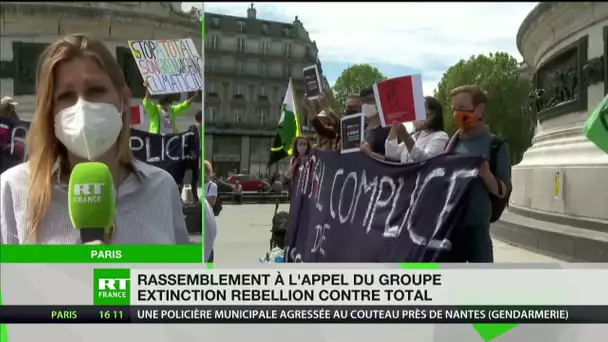 Paris : manifestation d'Extinction Rebellion pour dénoncer le greenwashing du groupe Total