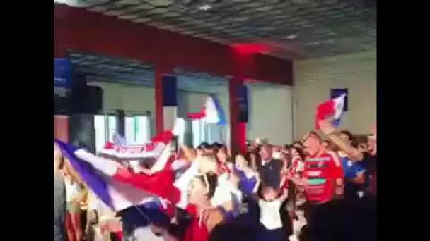 La Marseillaise dans le Hall des expos de Brignoles avant France-Belgique