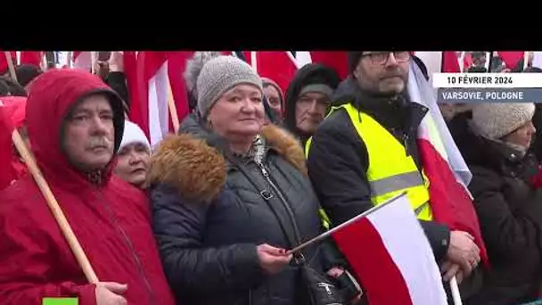 Pologne : des centaines de personnes se rassemblent pour dénoncer les politiques du parti au pouvoir