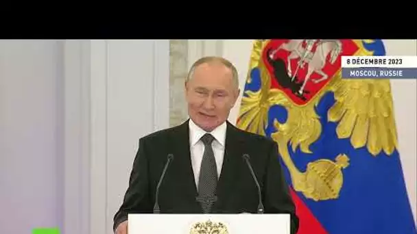 Poutine a décoré de l'« Étoile d'or » plusieurs militaires et civils