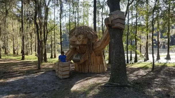 Ces sculptures géantes dans la forêt de Copenhague sont incroyables !