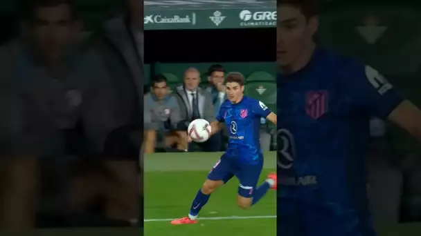 JULIÁN ÁLVAREZ is pure class 🎩