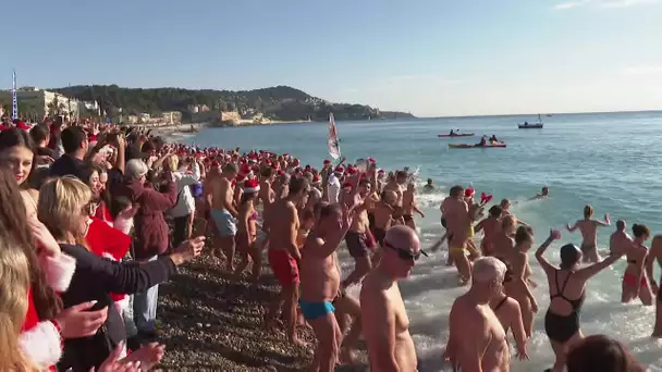 Le fameux bain de Noël, une tradition qui revient chaque année à Nice