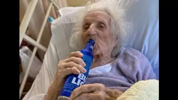 Jennie, 103 ans, se remet enfin du coronavirus - elle célèbre la victoire avec une bière bien ......