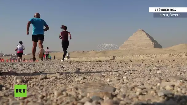 🇪🇬  Égypte : des coureurs du monde entier participent à la course des pyramides de Saqqarah