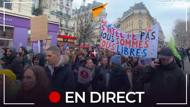 Des anti-pass vaccinal manifestent à Paris