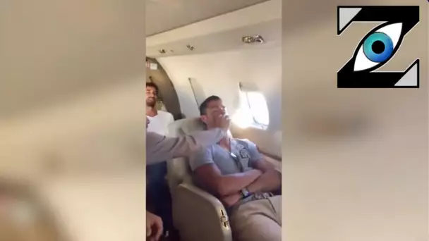 [Zap Réseaux Sociaux] Cristiano Ronaldo imperturbable en avion ! (31/01/22)