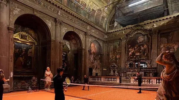 Insolite : un cours de tennis dans une église milanaise
