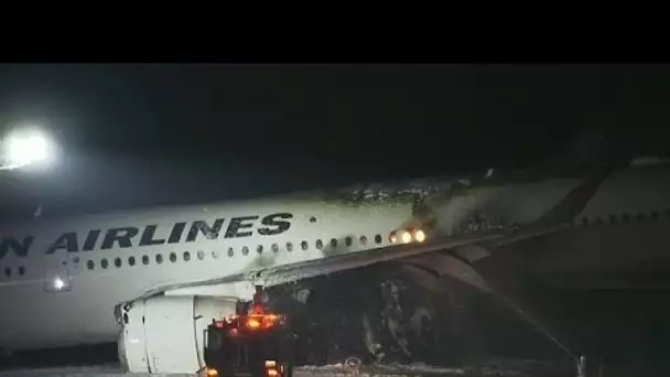 Japon : un avion prend feu à l'aéroport Tokyo-Haneda, les passagers sains et saufs