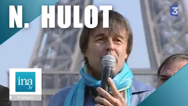 Nicolas Hulot et des milliers de personnes au Trocadéro pour l'écologie | Archive INA