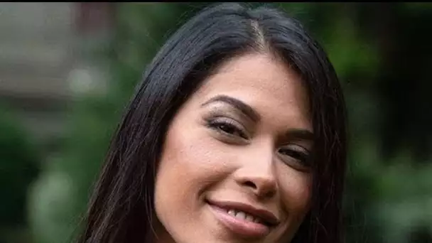 Ayem Nour expose sa poitrine gonflée à bloc dans un micro bikini... ses abonnés...