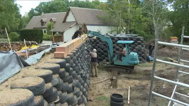 Construction d'une maison en pneus à Ligny-le-Ribault dans le Loiret