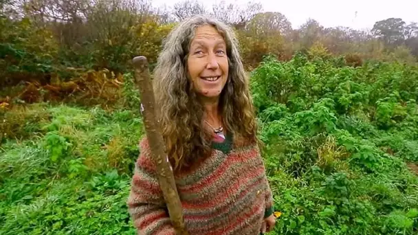 Cette femme a décidé de quitter la ville et de vivre en autonomie dans la forêt