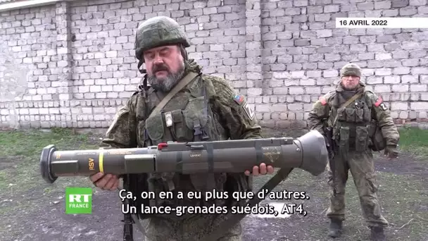 Un commandant de République populaire de Lougansk dévoile des armes saisies aux forces ukrainiennes